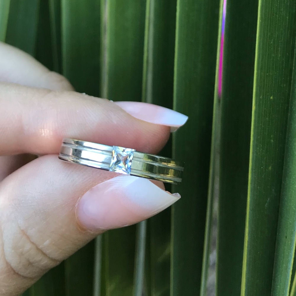 NWT stainless steel silver ring